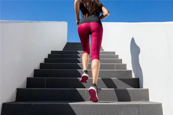 Упражнение 3: Ходьба по лестнице​