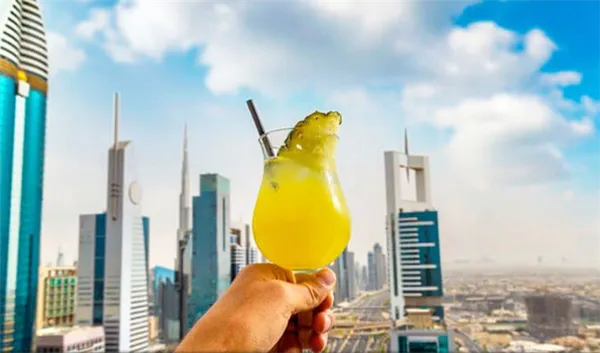 В ОАЭ можно ввозить небольшое количество алкоголя, а вот употреблять его запрещено